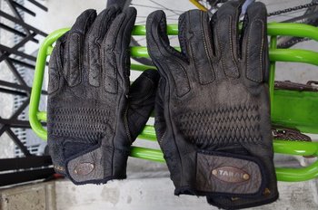 21-gloves.jpg